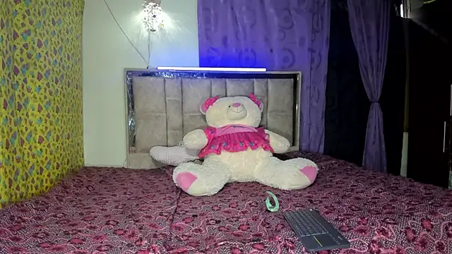 Snapshot of alanaanddaphne chatting on 06-04-26, 01:27 alanaanddaphne online show from 06-04-26, 01:27