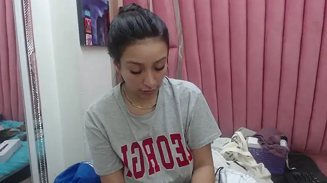 Snapshot of Sarah_Hornny chatting on 10-12-25, 04:14 Sarah Hornny online show from 10-12-25, 04:14