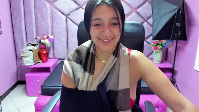 Snapshot of Sarah_Hornny chatting on 03-11-25, 03:04 Sarah Hornny online show from 03-11-25, 03:04