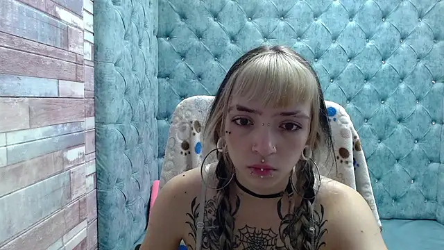 Samantha Smiith online show from 10-23-25, 04:00