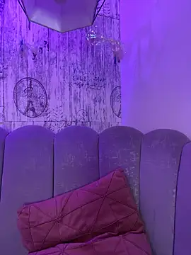 AbyThompson online show from 12-19-25, 05:04