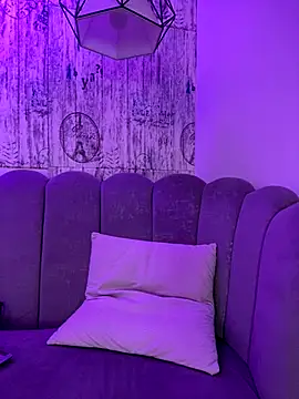 AbyThompson online show from 10-27-25, 07:15