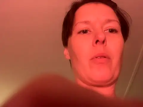 Snapshot of KatieBARBiE98 chatting on 10-22-25, 01:05 KatieBARBiE98 online show from 10-22-25, 01:05