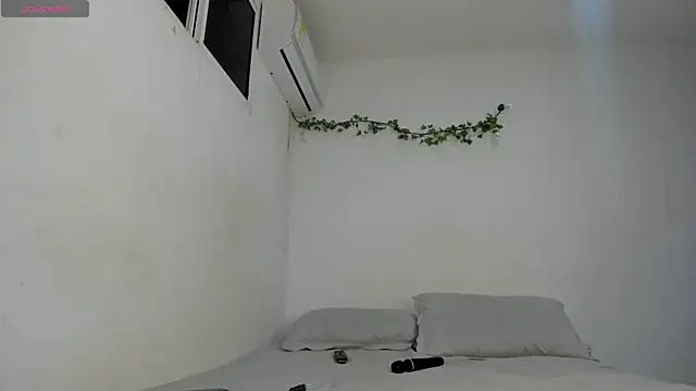 Snapshot of ashley_lemus chatting on 05-02-26, 01:33 ashley lemus online show from 05-02-26, 01:33