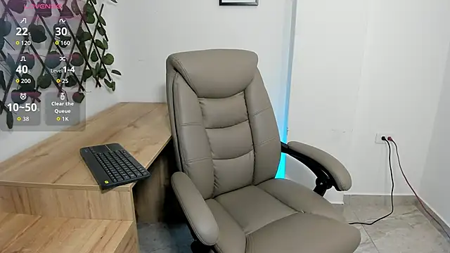 Madeleine  w online show from 03-06-26, 12:05