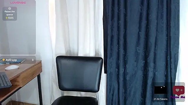Madeleine  w online show from 02-12-25, 08:07