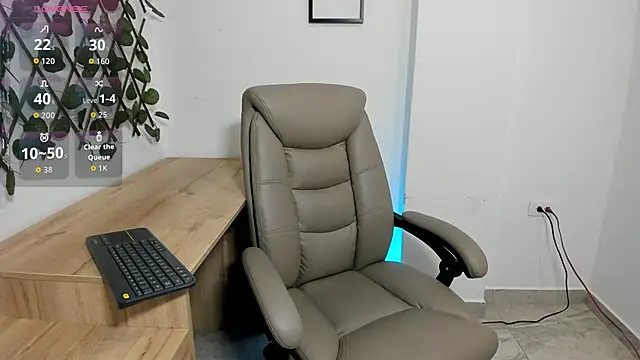 Madeleine  w online show from 03-08-26, 12:05