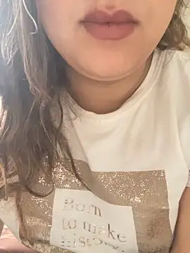 yassminsexy22 online show from 04-11-26, 01:15