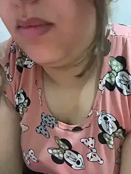 Snapshot of yassminsexy22 chatting on 02-15-26, 01:10 yassminsexy22 online show from 02-15-26, 01:10