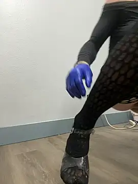 Snapshot of UtopianMisfit1 chatting on 04-14-26, 10:42 UtopianMisfit1 online show from 04-14-26, 10:42