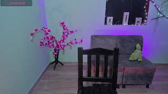 CamilaHarperr  online show from 12-04-25, 10:36