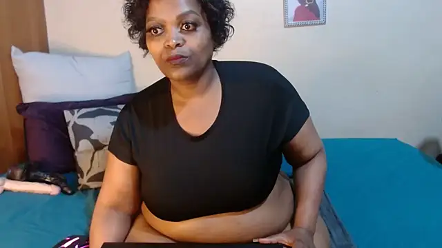 HotCurvyAssx38 online show from 02-02-25, 03:10