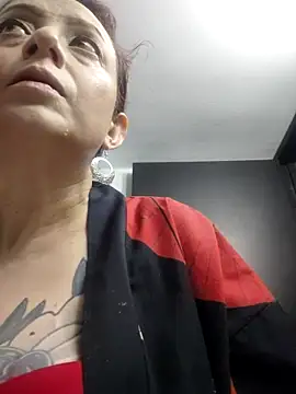 catalinamommyx online show from 10-08-25, 02:02