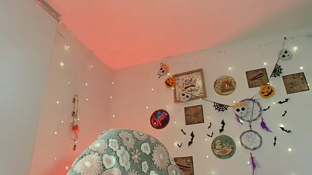 catalinamommyx online show from 10-31-25, 01:02