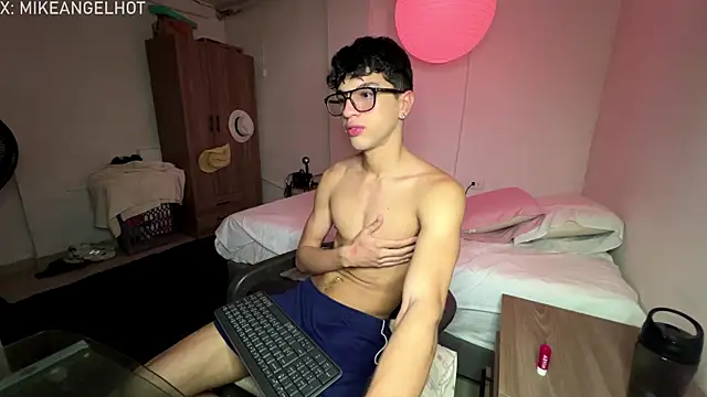 Angelligth online show from 01-14-26, 03:32