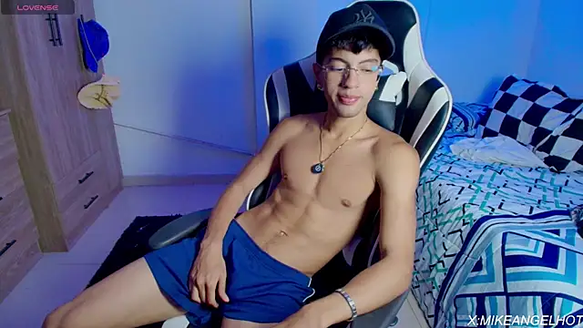 Angelligth online show from 04-08-26, 03:41