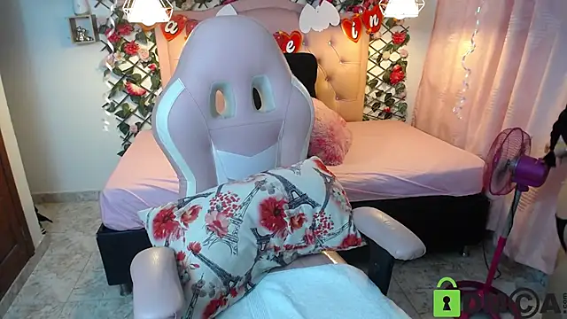 Snapshot of LucyCute_1 chatting on 02-19-25, 01:39 LucyCute 1 online show from 02-19-25, 01:39
