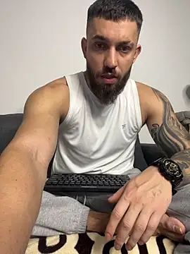 LoveIsBlind  online show from 11-07-25, 08:52
