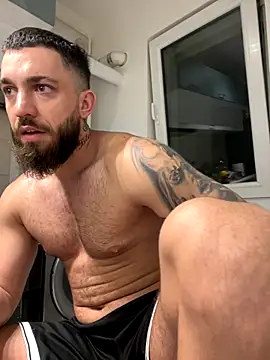 Snapshot of LoveIsBlind_ chatting on 10-18-25, 03:30 LoveIsBlind  online show from 10-18-25, 03:30