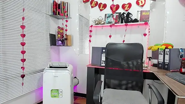 Snapshot of MIAUTENA chatting on 02-19-25, 01:17 MIAUTENA online show from 02-19-25, 01:17