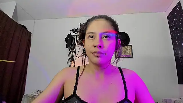 Snapshot of MIAUTENA chatting on 05-06-26, 10:36 MIAUTENA online show from 05-06-26, 10:36