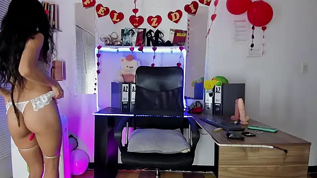 Snapshot of MIAUTENA chatting on 02-15-25, 02:04 MIAUTENA online show from 02-15-25, 02:04