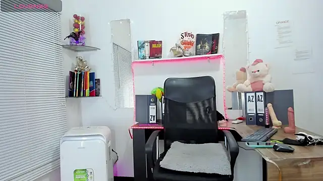 Snapshot of MIAUTENA chatting on 03-21-25, 01:56 MIAUTENA online show from 03-21-25, 01:56