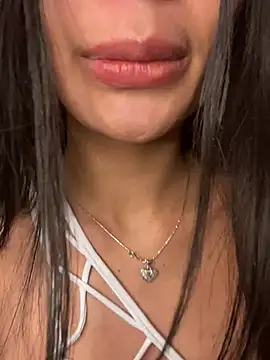 Snapshot of lina_pink chatting on 01-15-25, 06:01 lina pink online show from 01-15-25, 06:01