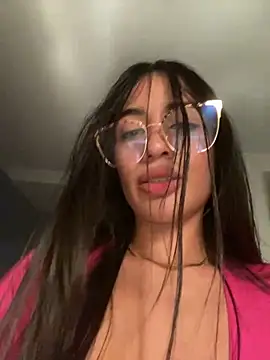 Snapshot of lina_pink chatting on 02-11-25, 11:33 lina pink online show from 02-11-25, 11:33