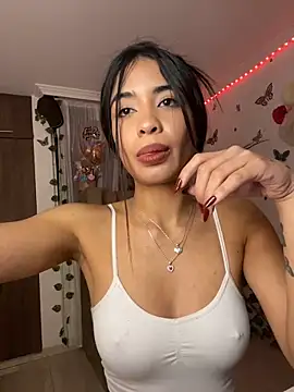 Snapshot of lina_pink chatting on 03-05-25, 02:14 lina pink online show from 03-05-25, 02:14