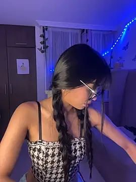 Snapshot of lina_pink chatting on 10-09-25, 03:18 lina pink online show from 10-09-25, 03:18