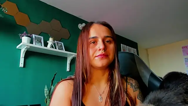 Snapshot of evy_orange1 chatting on 05-08-26, 04:22 evy orange1 online show from 05-08-26, 04:22