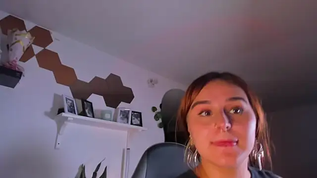 evy orange1 online show from 02-05-26, 12:28