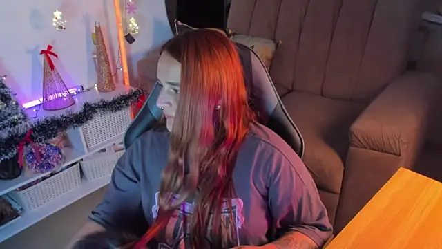 evy orange1 online show from 12-19-25, 01:53