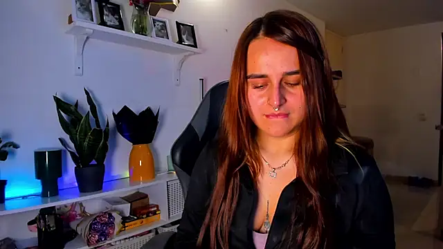 evy orange1 online show from 04-08-26, 12:12