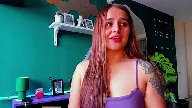 Snapshot of evy_orange1 chatting on 05-25-26, 04:38 evy orange1 online show from 05-25-26, 04:38