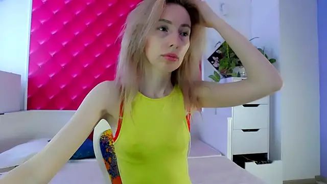 Snapshot of BarbieGoddess chatting on 02-16-25, 01:05 BarbieGoddess online show from 02-16-25, 01:05