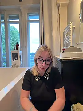 Snapshot of Giuliana_baby chatting on 06-10-26, 07:48 Giuliana baby online show from 06-10-26, 07:48
