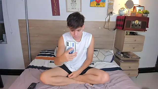 Snapshot of justinbiler chatting on 02-21-26, 01:46 justinbiler online show from 02-21-26, 01:46