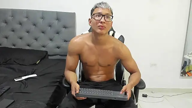 chriss jones1 online show from 03-07-25, 09:17