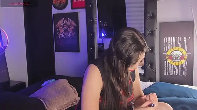 Snapshot of MADISSONLOVE_ chatting on 05-17-26, 02:44 MADISSONLOVE online show from 05-17-26, 02:44
