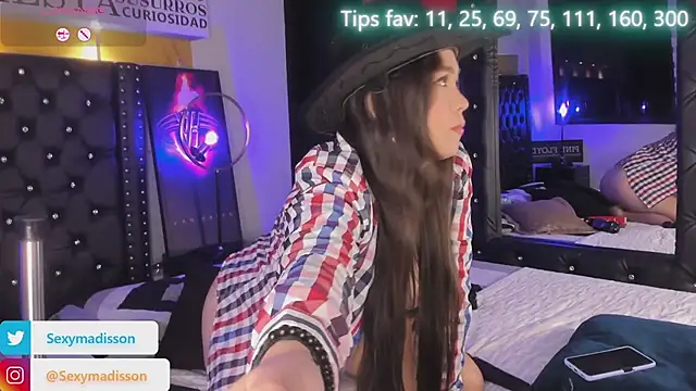 Snapshot of MADISSONLOVE_ chatting on 05-21-26, 03:04 MADISSONLOVE online show from 05-21-26, 03:04