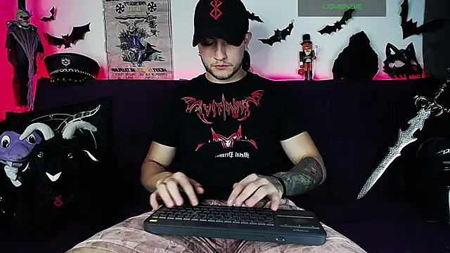 Snapshot of blckwolf_6 chatting on 10-20-25, 07:36 blckwolf 6 online show from 10-20-25, 07:36