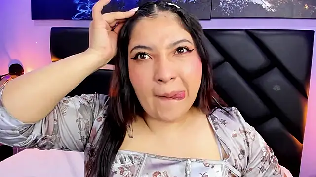 Emma monserrat online show from 06-12-26, 11:41