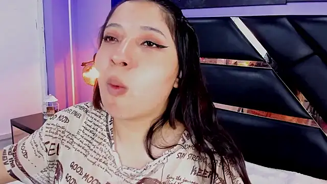 Emma monserrat online show from 06-16-26, 01:00