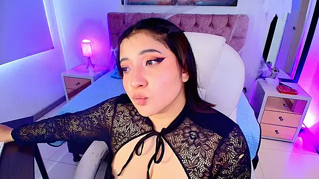 Snapshot of Emma_monserrat chatting on 10-27-25, 07:26 Emma monserrat online show from 10-27-25, 07:26