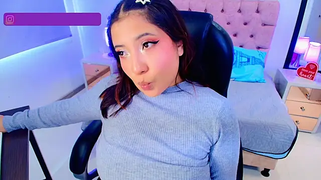 Snapshot of Emma_monserrat chatting on 01-07-26, 07:41 Emma monserrat online show from 01-07-26, 07:41