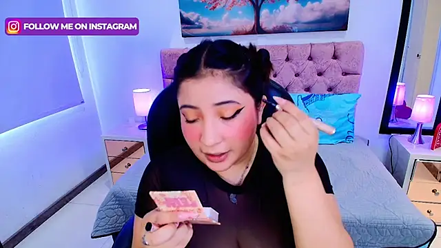 Snapshot of Emma_monserrat chatting on 11-17-25, 06:01 Emma monserrat online show from 11-17-25, 06:01