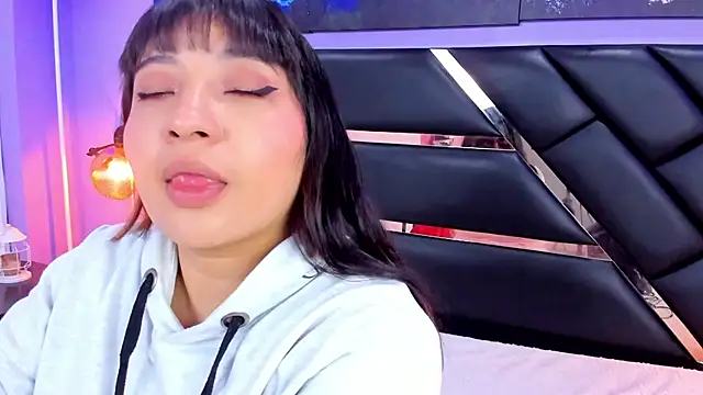 Emma monserrat online show from 06-20-26, 11:26