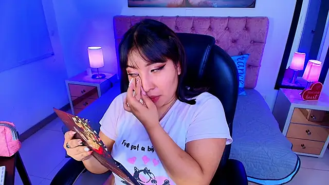 Snapshot of Emma_monserrat chatting on 11-21-25, 08:30 Emma monserrat online show from 11-21-25, 08:30